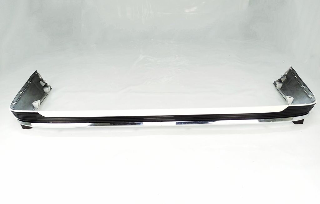 LIP TRASERO LC200 19-20 VXR