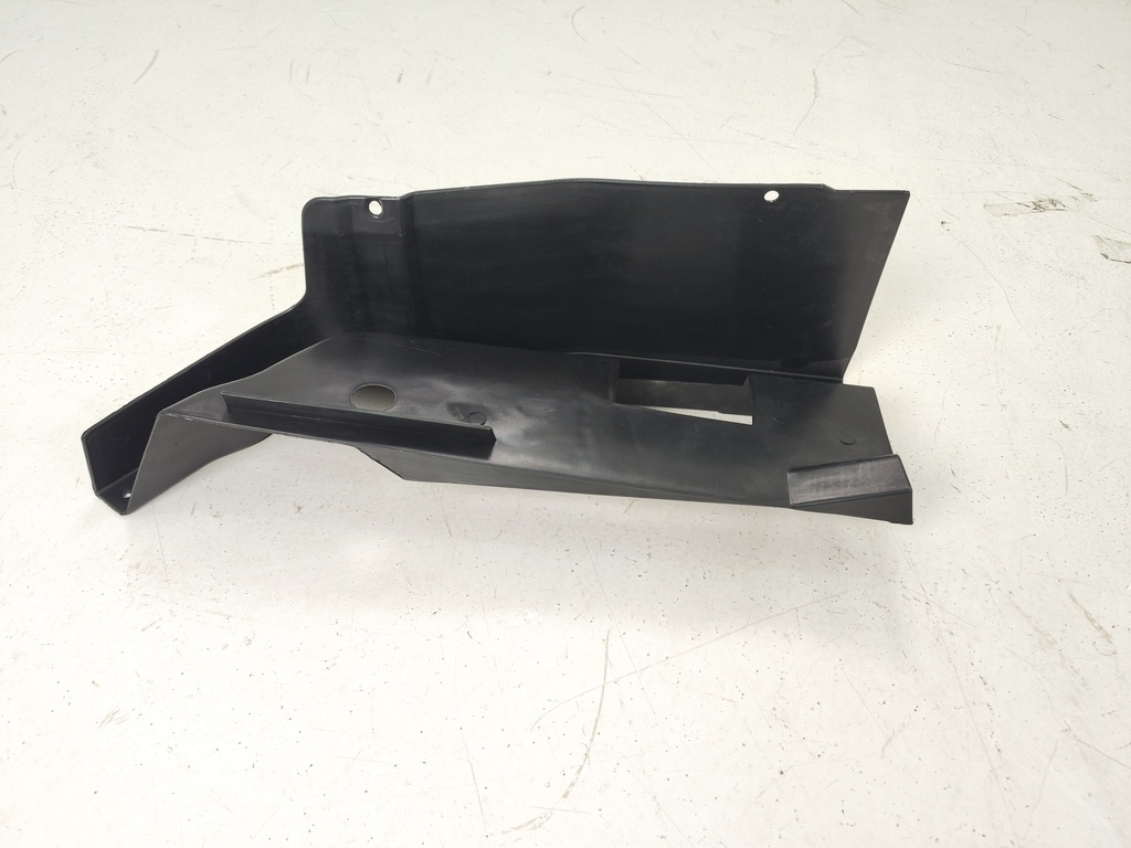 BASE DE BUMPER TRASERO LH LC300 22-25 PARA LC200 (CON EL KIT)