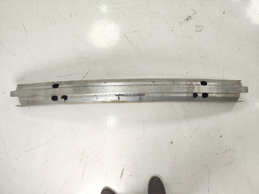 BASE DE BUMPER TUNDRA 14-21