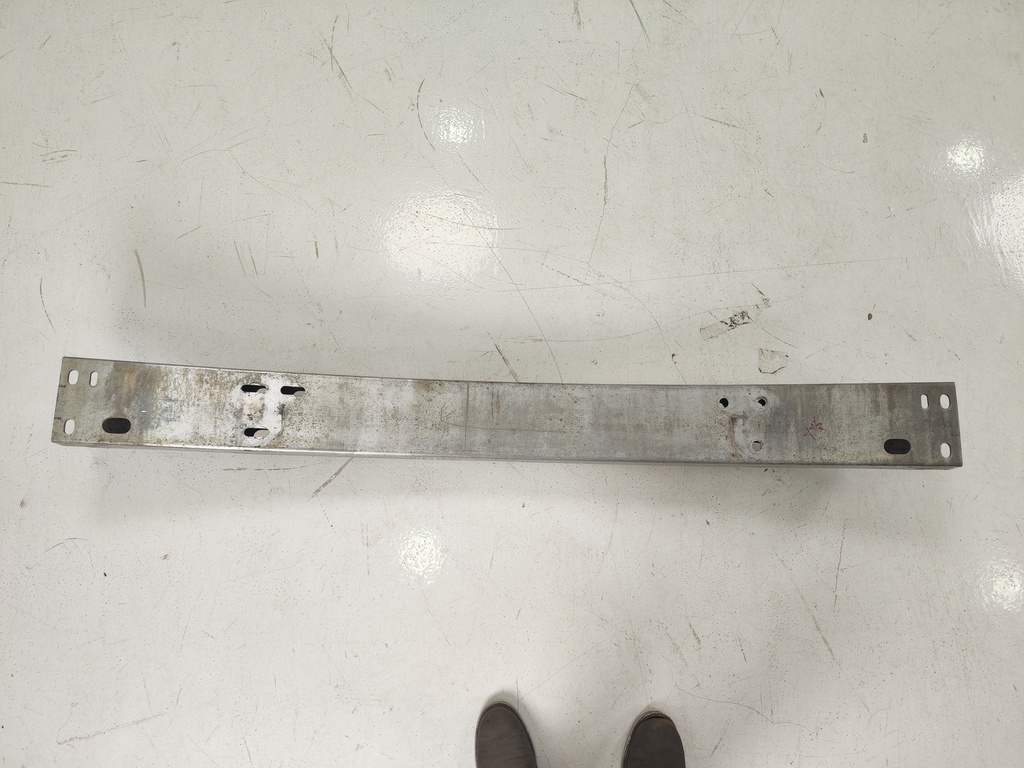 BASE DE BUMPER TUNDRA 14-21