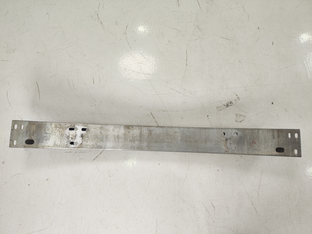 BASE DE BUMPER TUNDRA 14-21