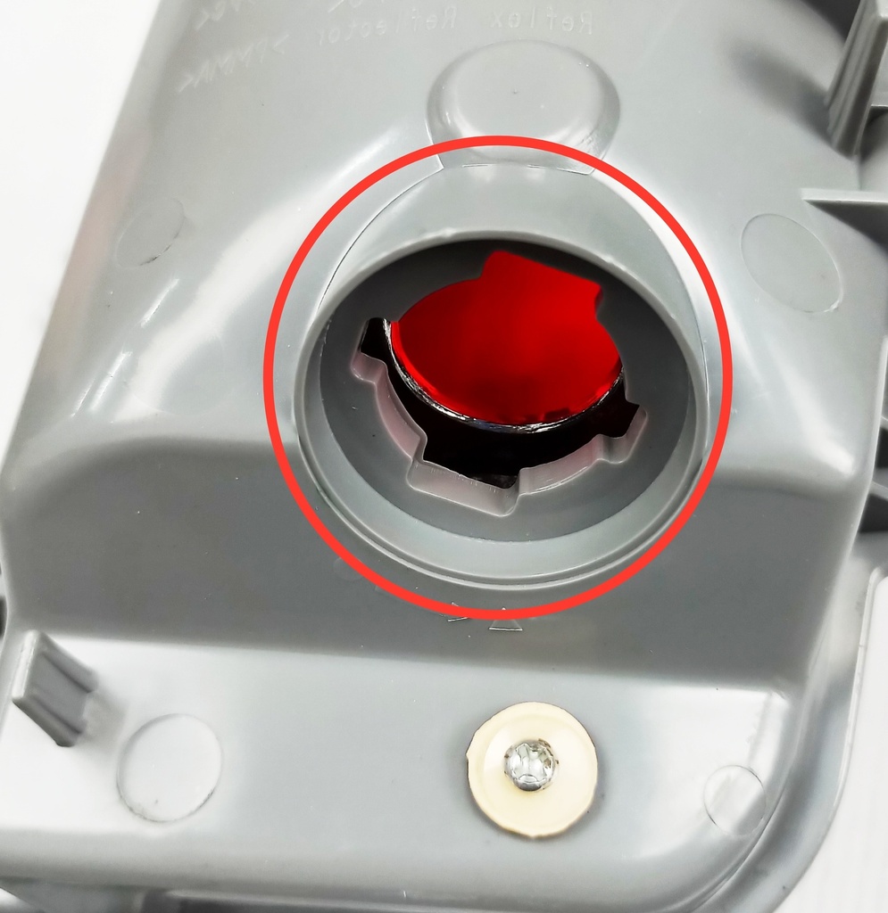LUZ DE BUMPER TRASERO LC200 LH16-20