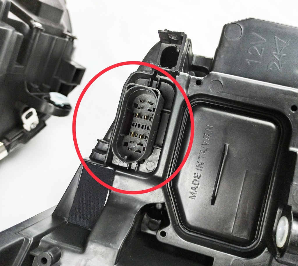 PANTALLAS LED MERCEDES CLASE C 15-20