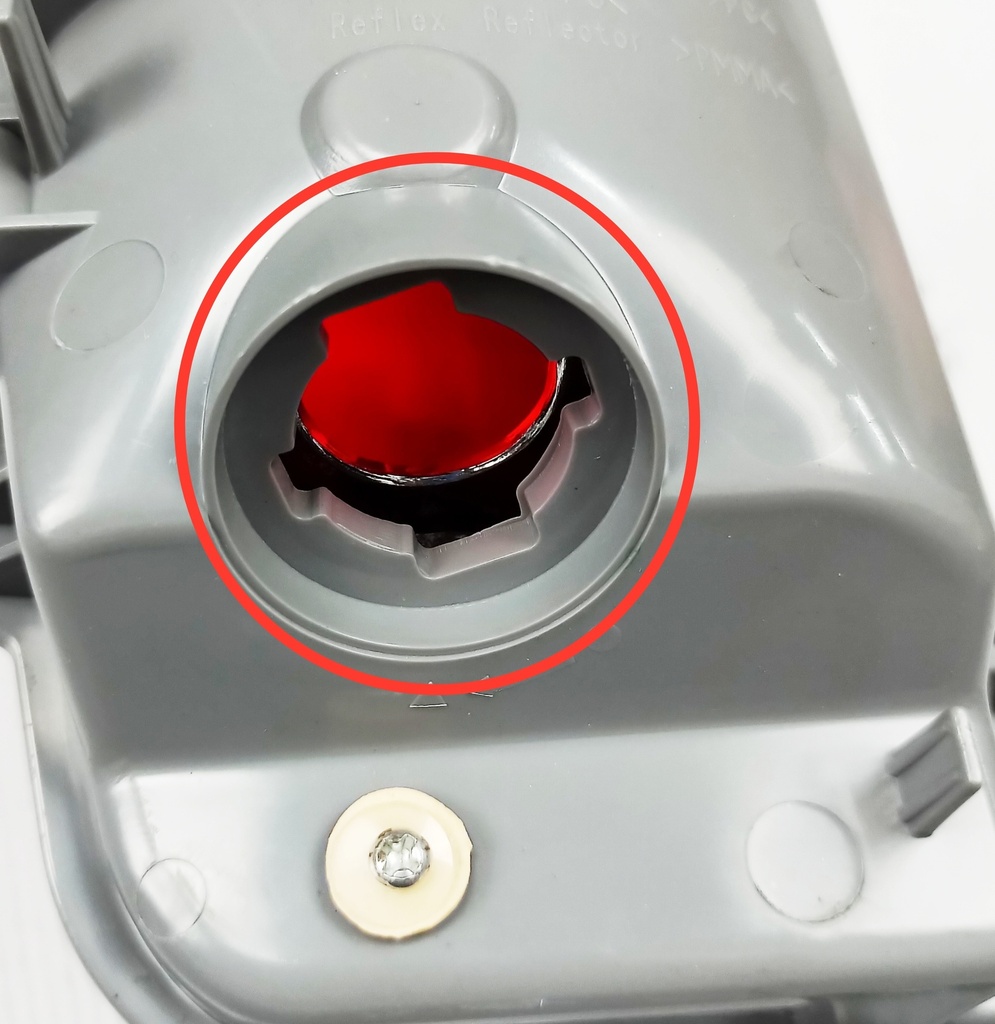 LUZ DE BUMPER TRASERO LC200 RH16-20