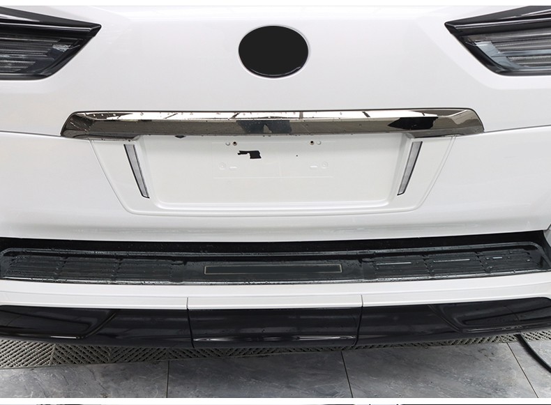 CHROME DE COMPUERTA LX570 16-21
