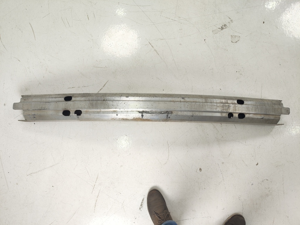 BASE DE BUMPER TUNDRA 14-21