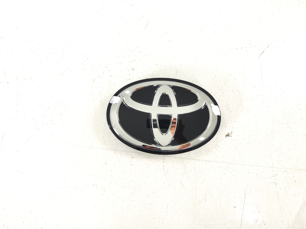 EMBLEMA DELANTERO LC300 22-25