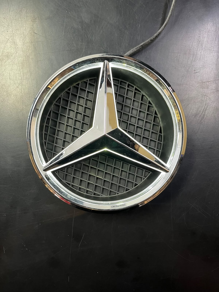EMBLEMA LED MERCEDES CLASE C 16-20