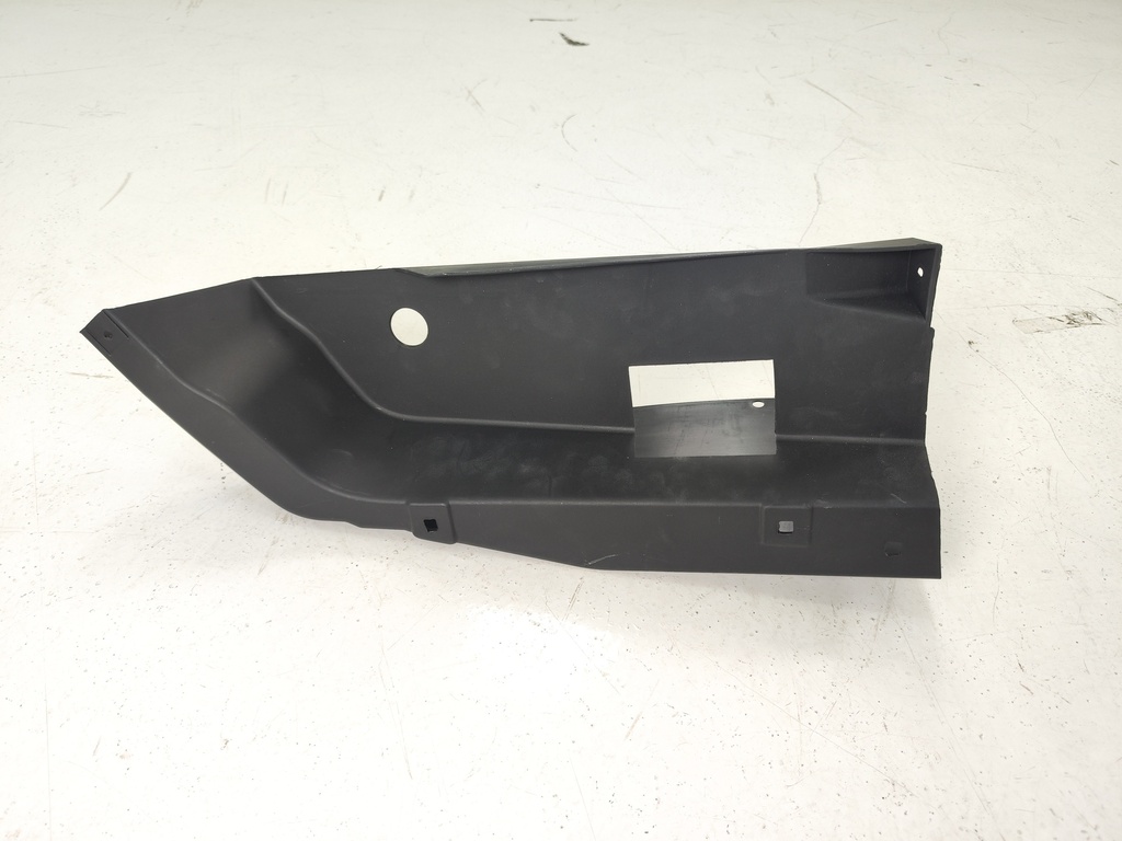 BASE DE BUMPER TRASERO LH LC300 22-25 PARA LC200 (CON EL KIT)