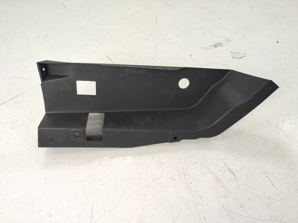 BASE DE BUMPER TRASERO RH LC300 22-25 PARA LC200 (CON EL KIT)